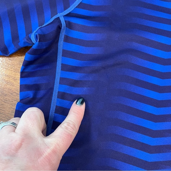 Women’s Neve Polyester Spandex base layer blue purple size large pullover - Picture 2 of 9